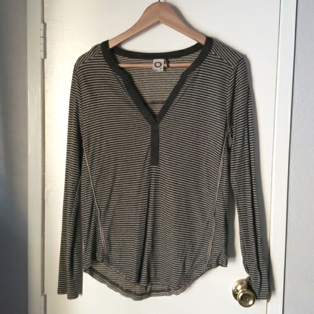 Anthropologie Small Akemi + Kin long sleeved striped gray top